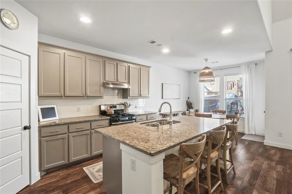 1213 Glacier Ct - Photo 5 of 33