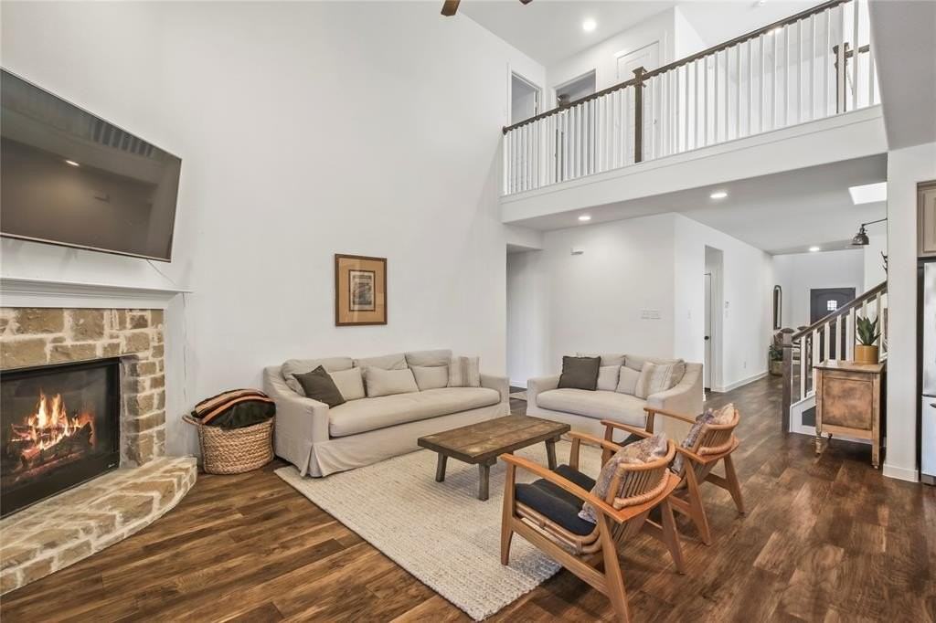 1213 Glacier Ct - Photo 6 of 33