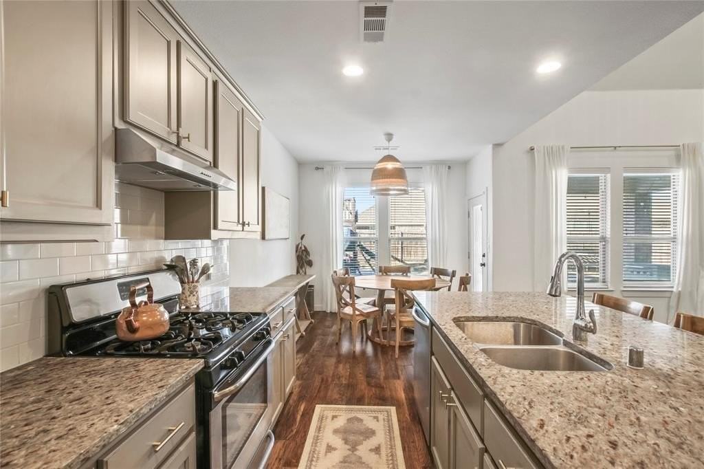 1213 Glacier Ct - Photo 7 of 33