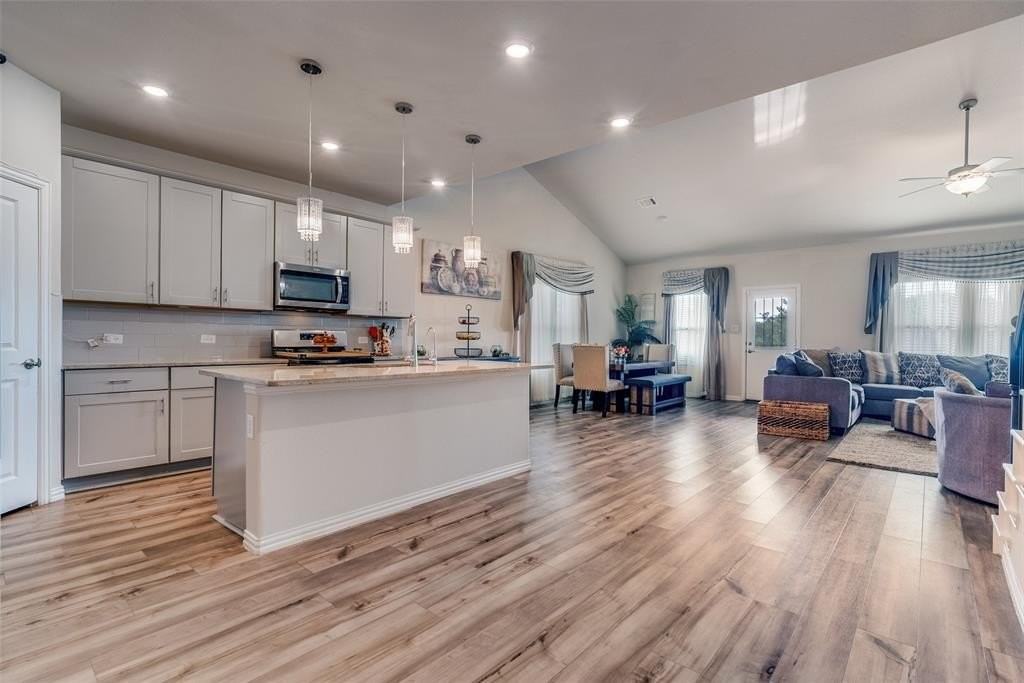 10901 Tamarisk Dr - Photo 2 of 26