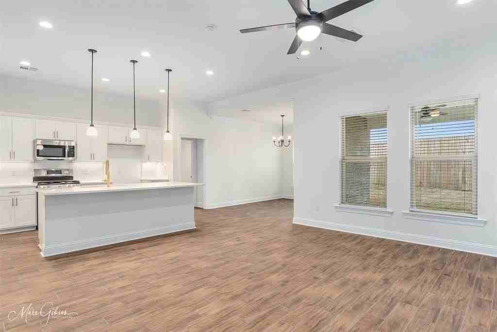 732 Crozier Dr - Photo 3 of 19