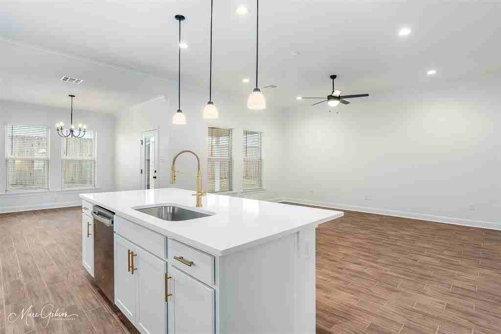 732 Crozier Dr - Photo 7 of 19