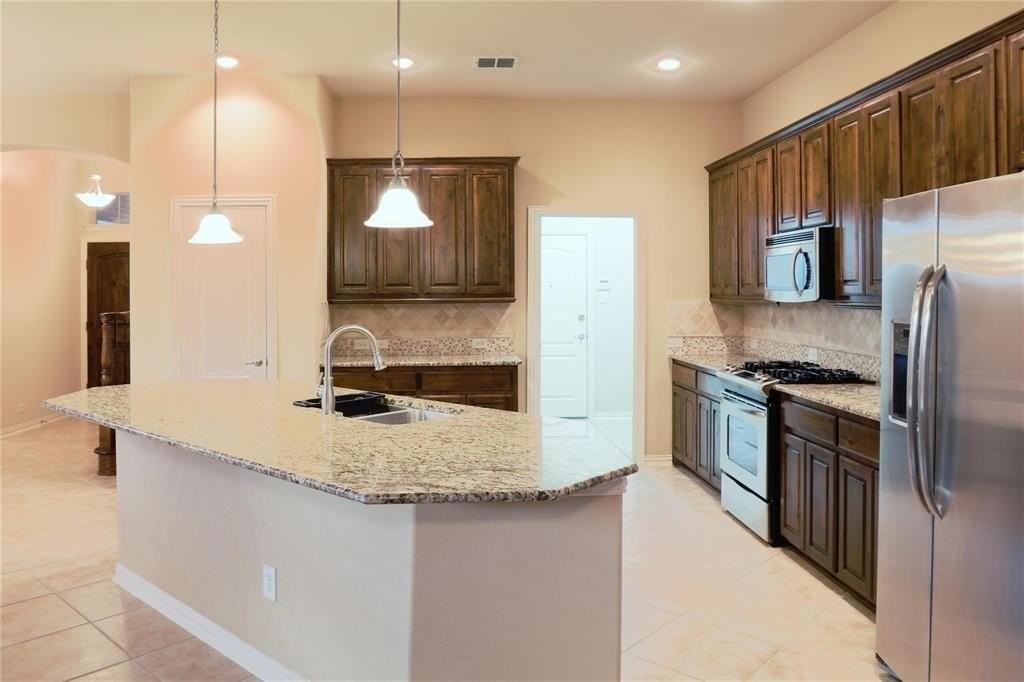 200 Sir Brine Dr - Photo 5 of 23