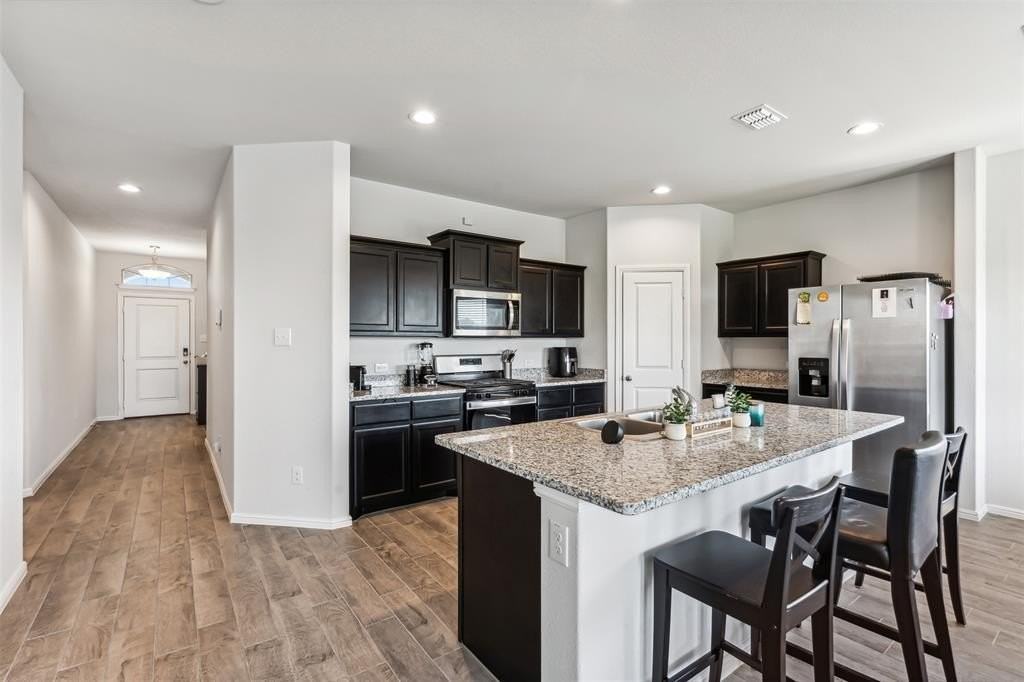 1505 Wellford Rd - Photo 5 of 29