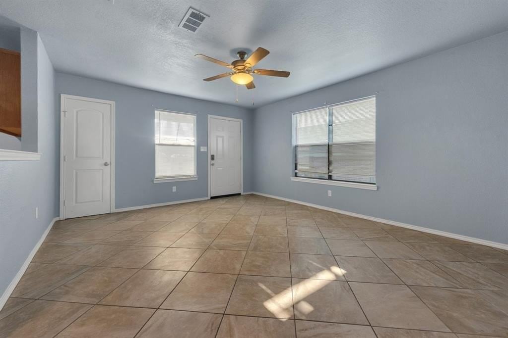 3151 Karen St - Photo 4 of 16