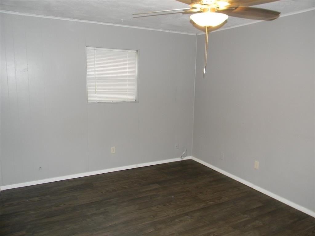 112 Belmont St - Photo 4 of 11