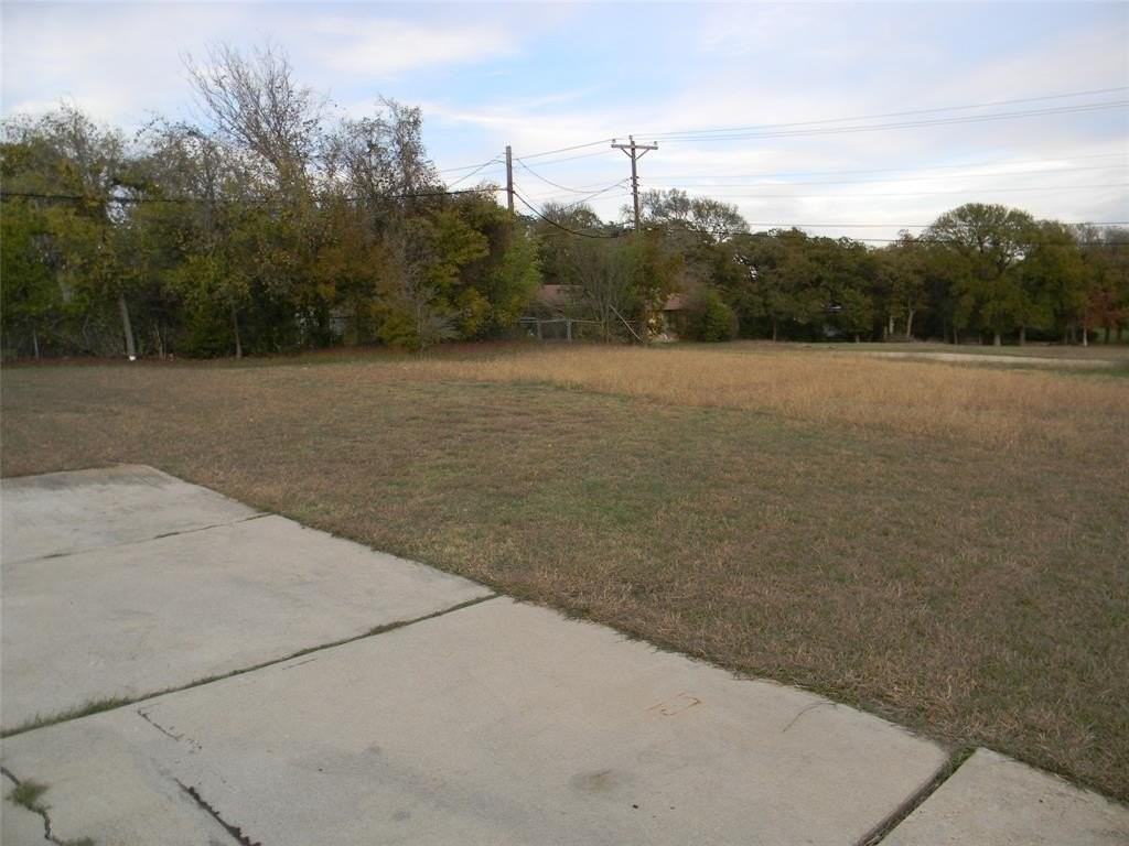 112 Belmont St - Photo 5 of 11