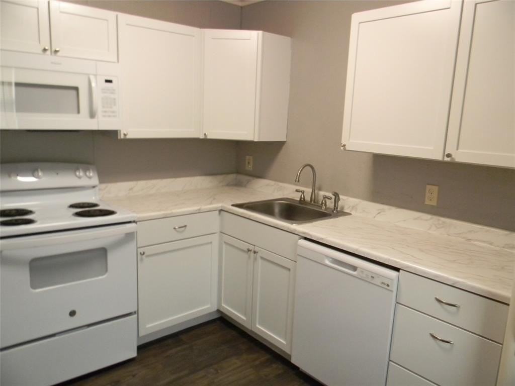 112 Belmont St - Photo 6 of 11