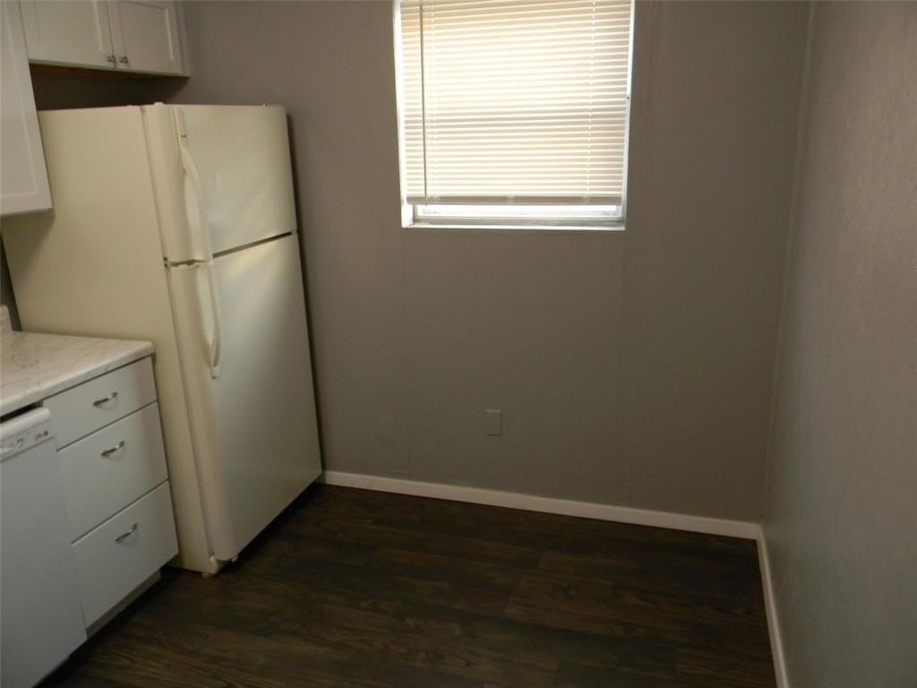 112 Belmont St - Photo 7 of 11