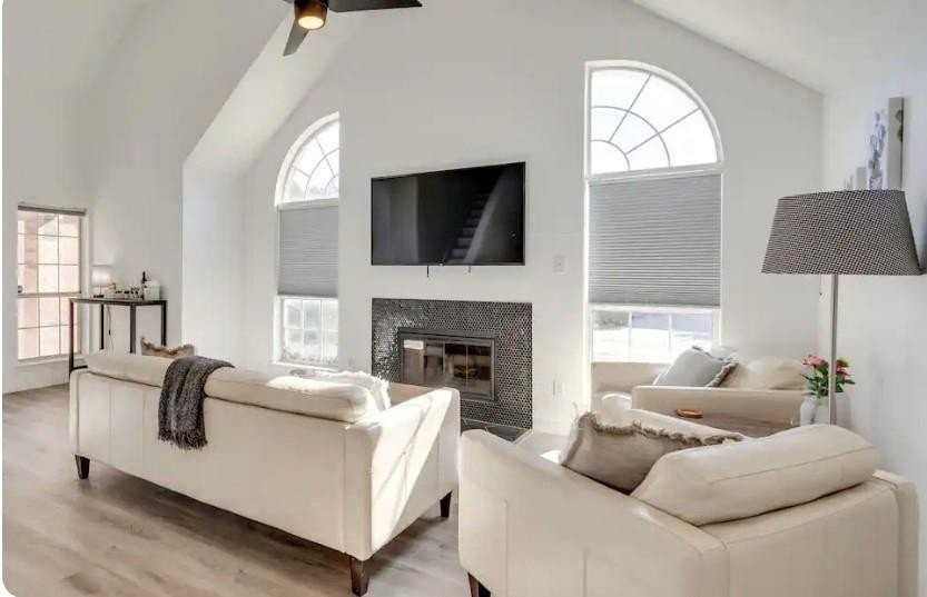 2943 S Bend Dr #5 - Photo 2 of 27
