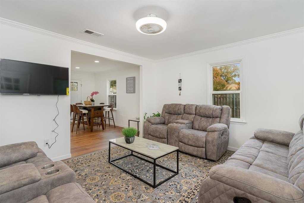 700 Broadway Ave - Photo 3 of 23