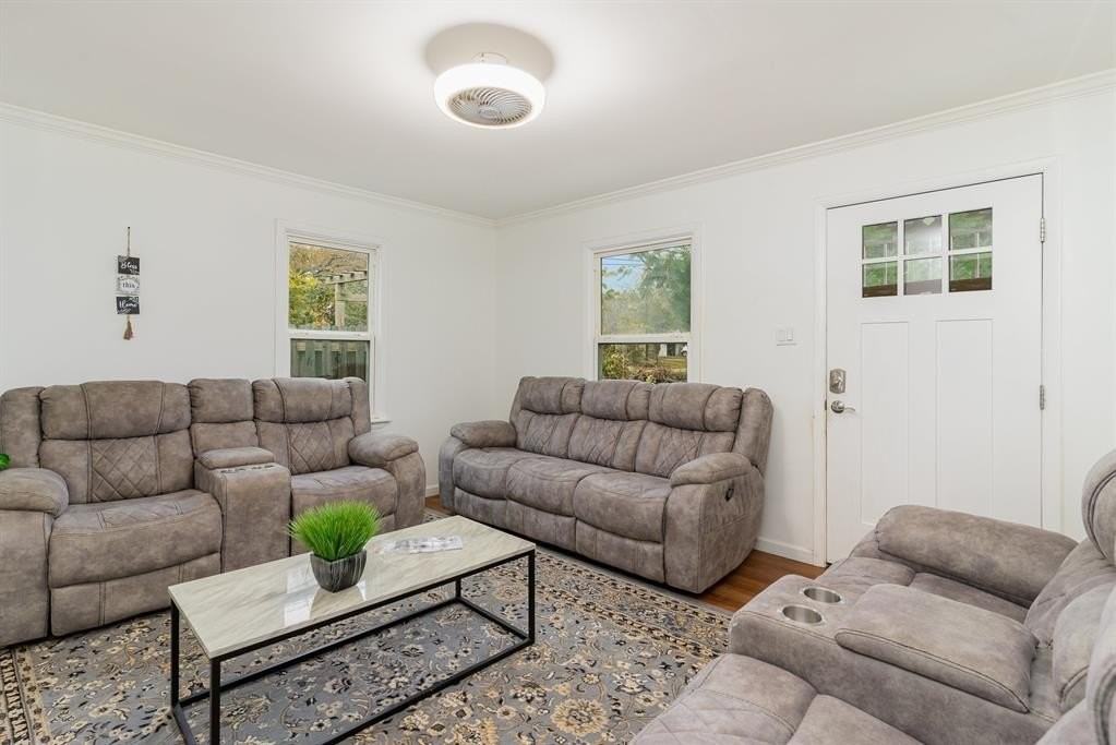 700 Broadway Ave - Photo 5 of 23