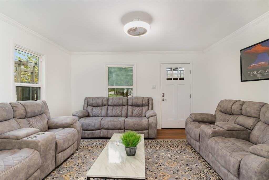 700 Broadway Ave - Photo 6 of 23