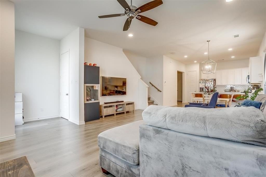 207 Athenia Dr - Photo 3 of 34