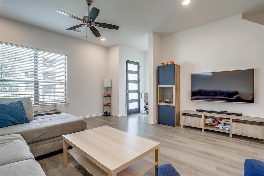 207 Athenia Dr - Photo 4 of 34