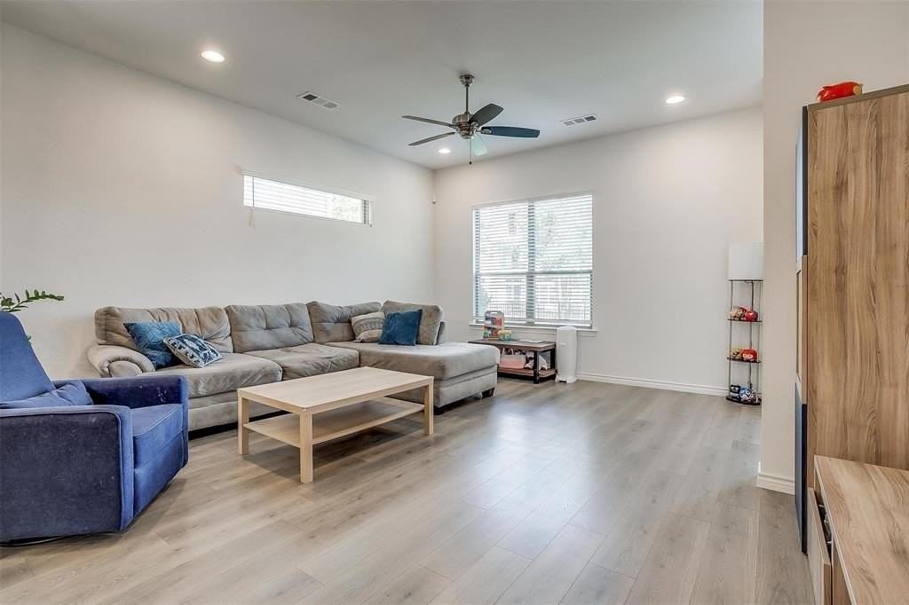 207 Athenia Dr - Photo 5 of 34