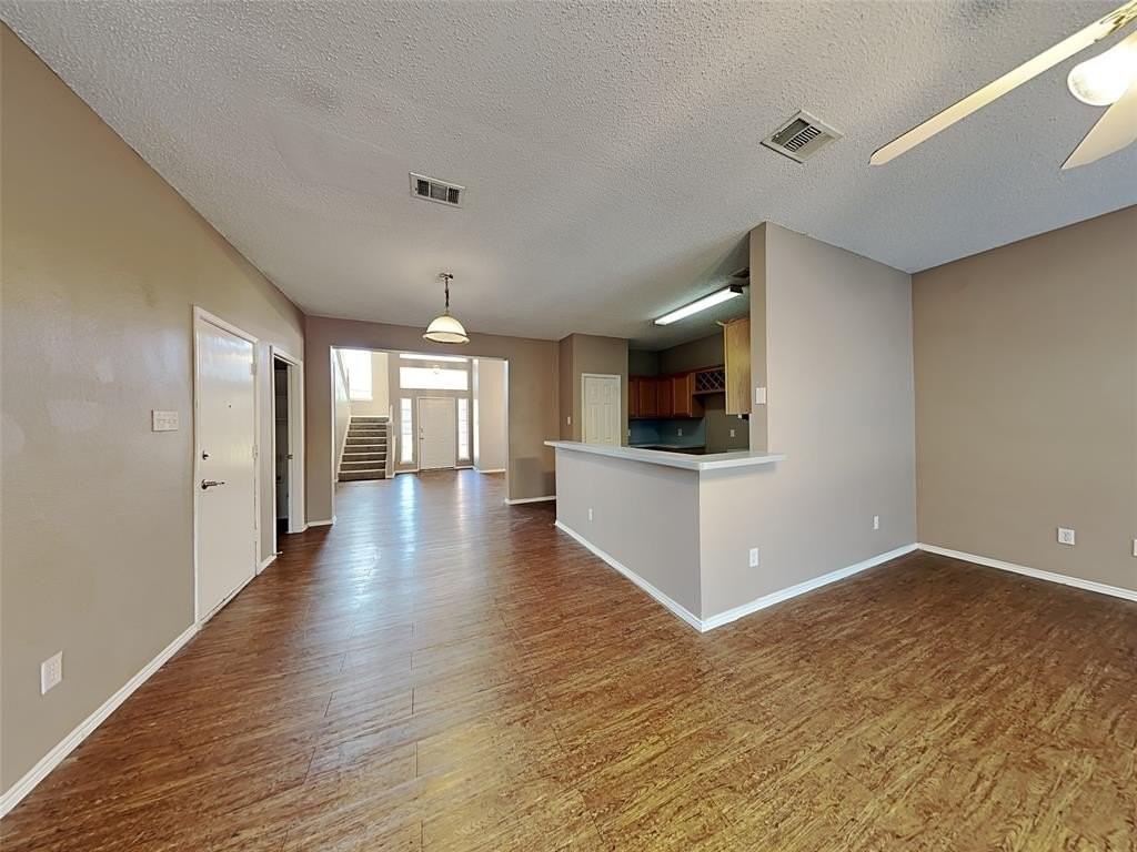 110 Meadow Ct - Photo 3 of 16