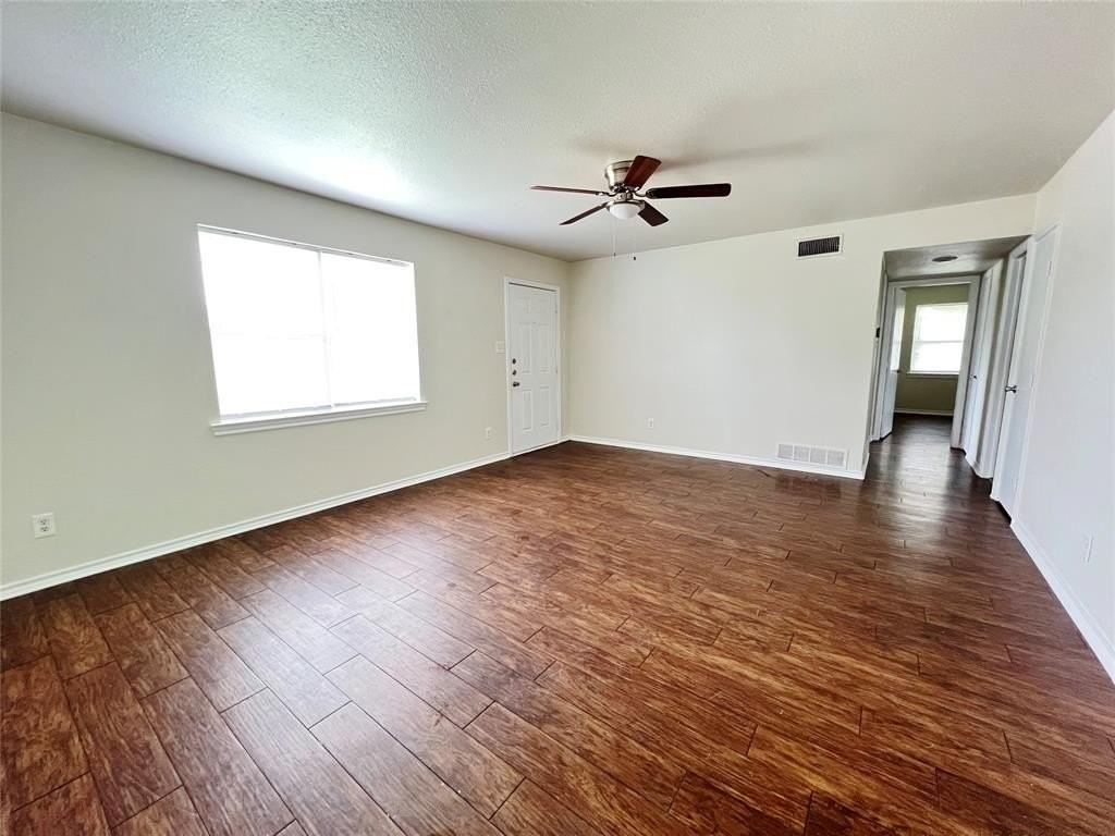 114 Southmanor Ct - Photo 2 of 15