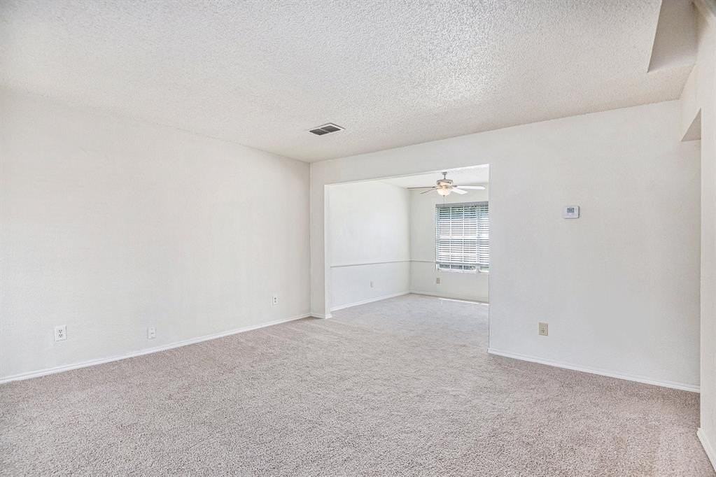 8201 Cloverglen Ln - Photo 4 of 24