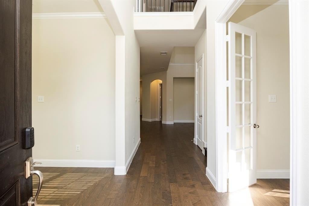 5313 Basham Ln - Photo 4 of 40