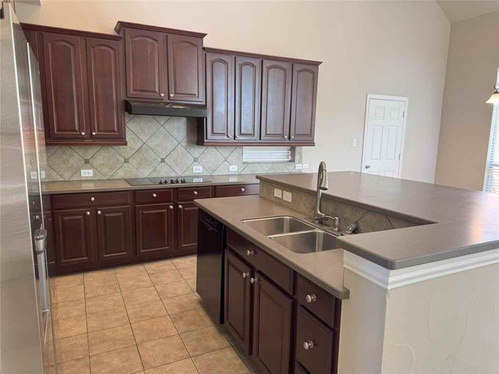 1621 Country Brook Ln - Photo 5 of 17