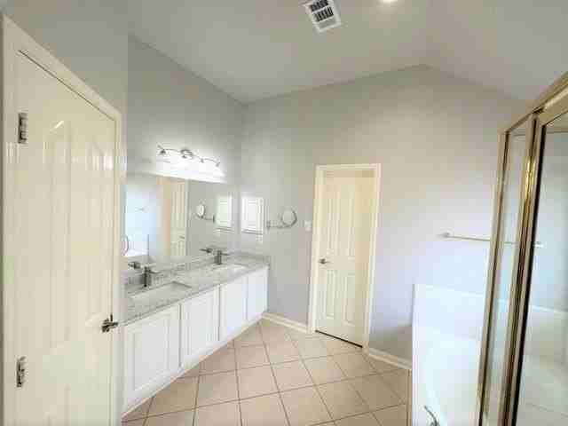 7616 Belcrest Dr - Photo 4 of 6