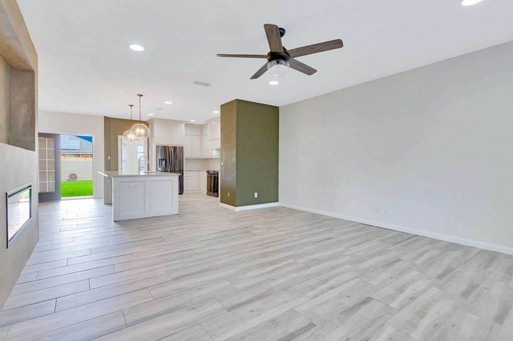 9219 Holiday Dr - Photo 4 of 23