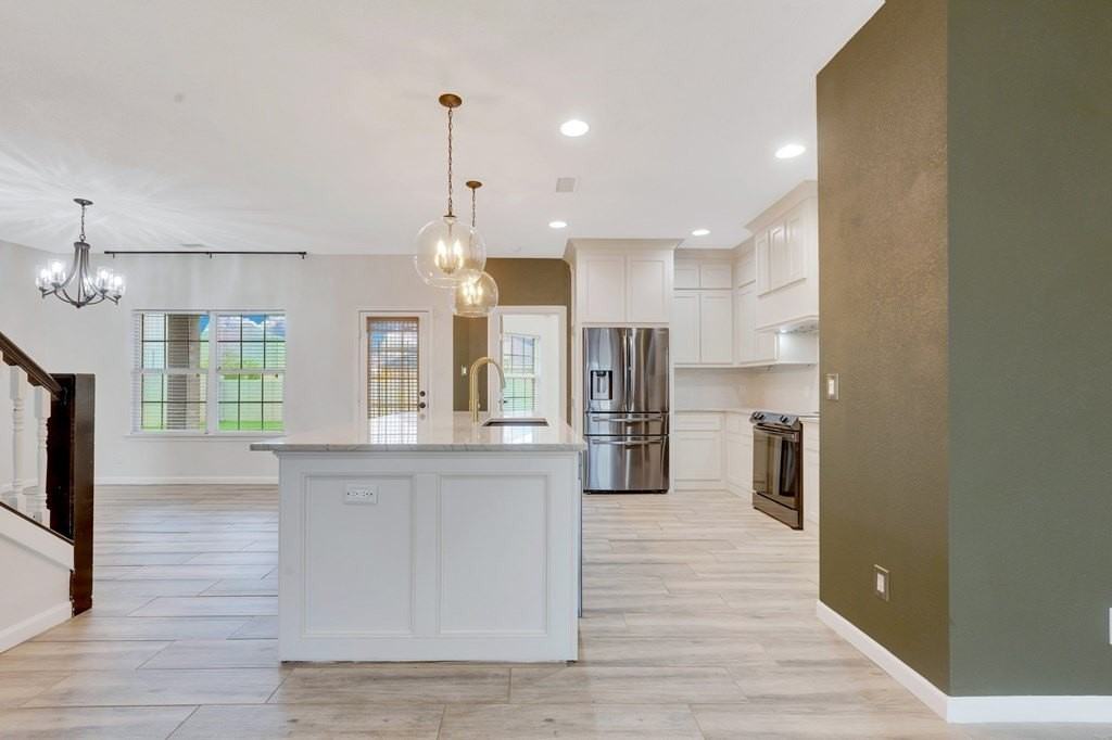 9219 Holiday Dr - Photo 5 of 23