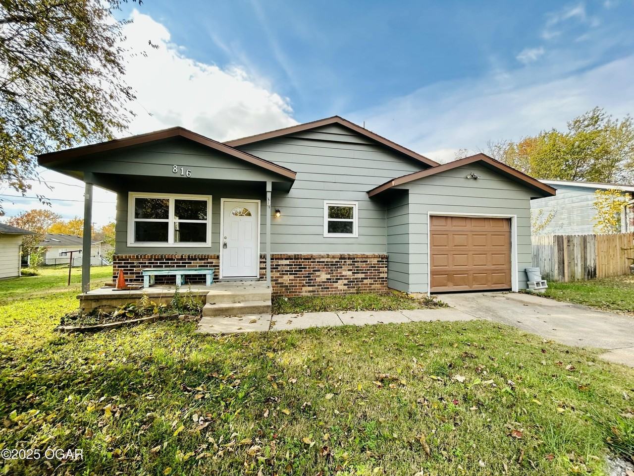 816 Robin Dr - Photo 2 of 45
