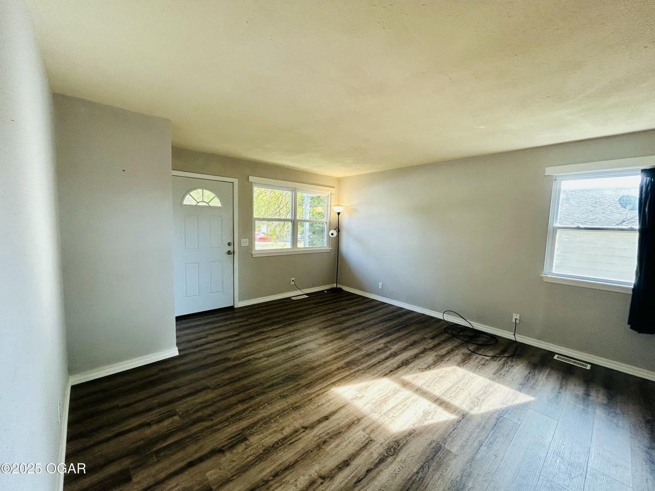 816 Robin Dr - Photo 4 of 45