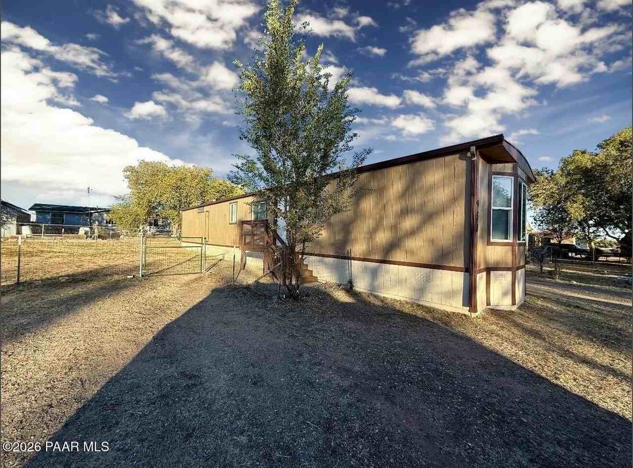 950 Tumbleweed Dr - Photo 2 of 10