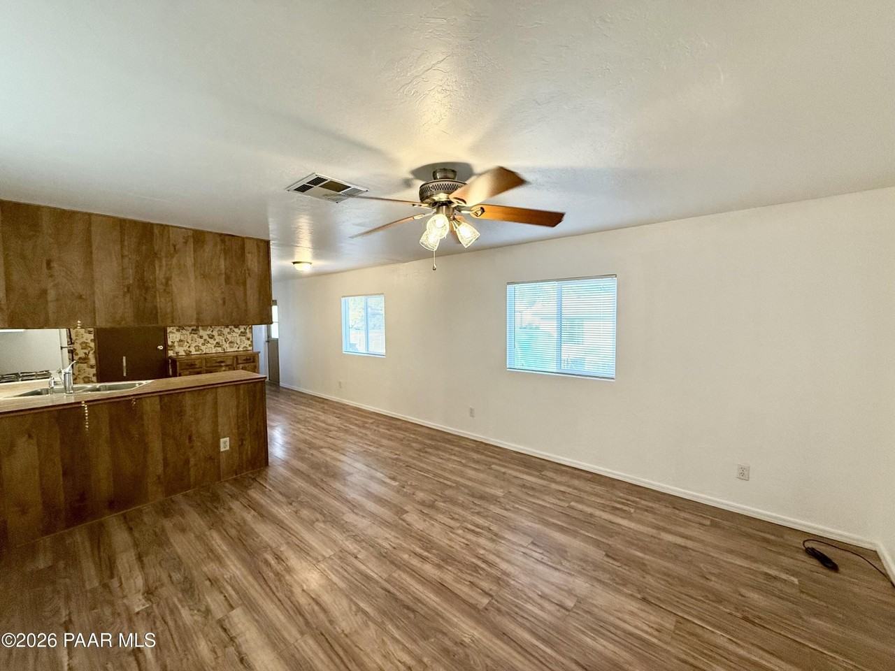 950 Tumbleweed Dr - Photo 3 of 10