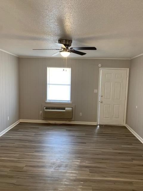 749 20th St Se - Photo 3 of 5