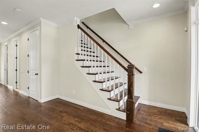 714 E University Ave - Photo 4 of 50