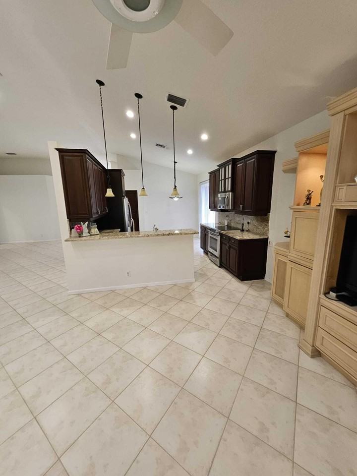 7835 Nw 78th Ave - Photo 7 of 20