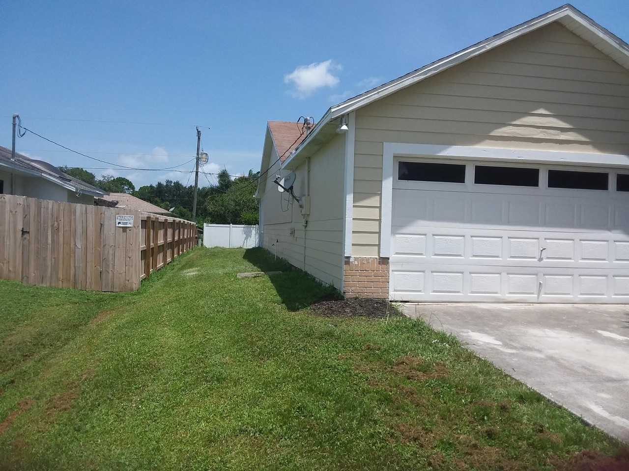 161 Sw Grimaldo Ter - Photo 2 of 12