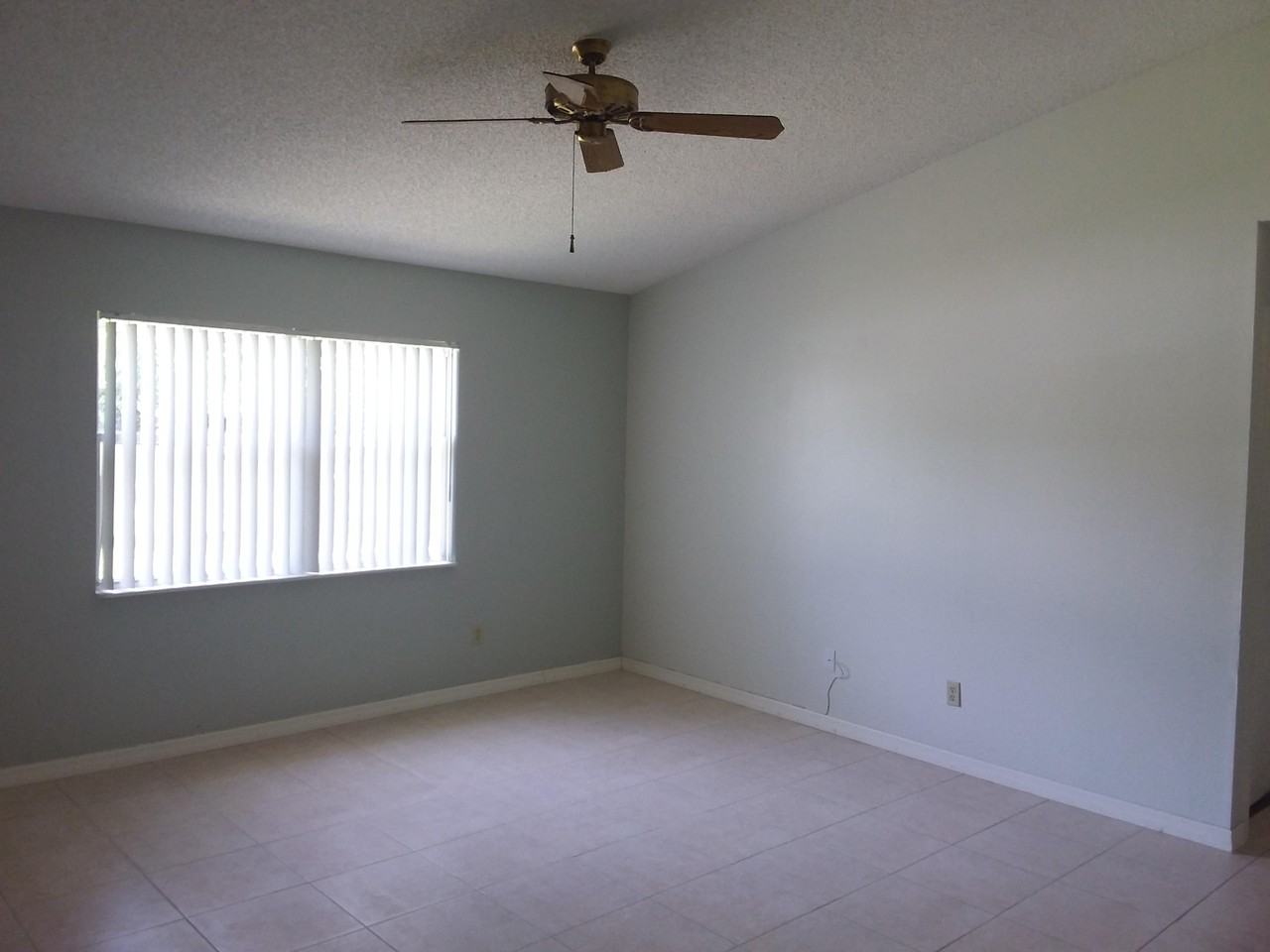 161 Sw Grimaldo Ter - Photo 4 of 12
