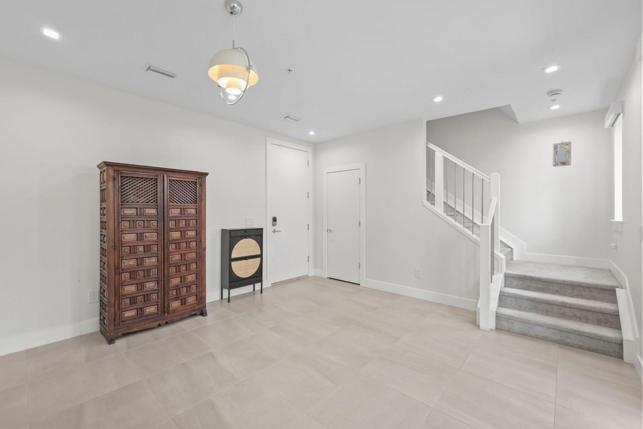 625 Ne 22nd Dr - Photo 4 of 25
