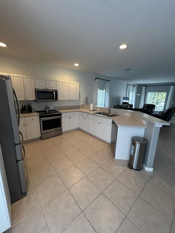 13517 Fountain View Blvd - Photo 3 of 19