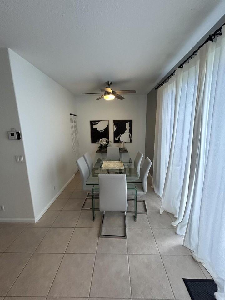 13517 Fountain View Blvd - Photo 4 of 19