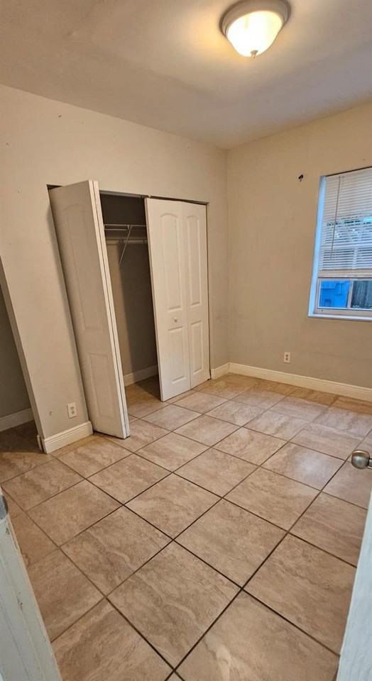 651 Ne 46th Ct - Photo 6 of 8