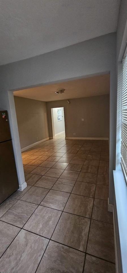 651 Ne 46th Ct - Photo 7 of 8