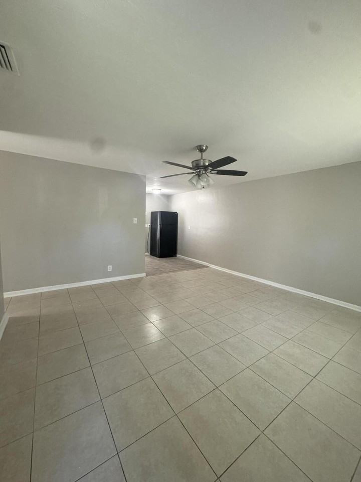 8817 Dania Dr - Photo 3 of 29