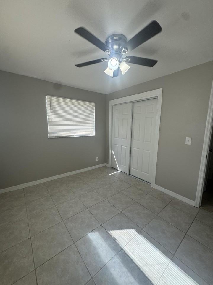 8817 Dania Dr - Photo 5 of 29
