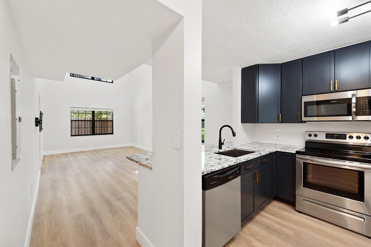 243 City View Dr - Photo 3 of 28