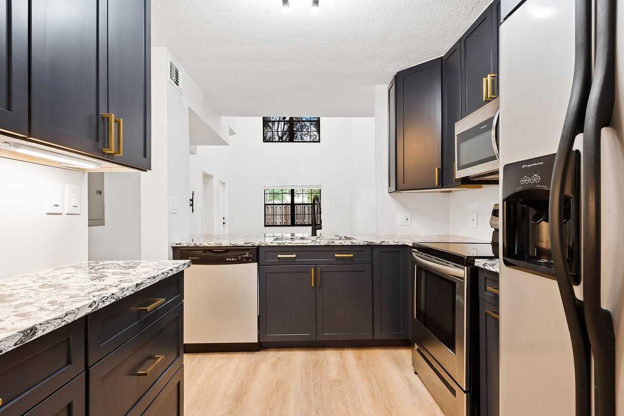 243 City View Dr - Photo 5 of 28