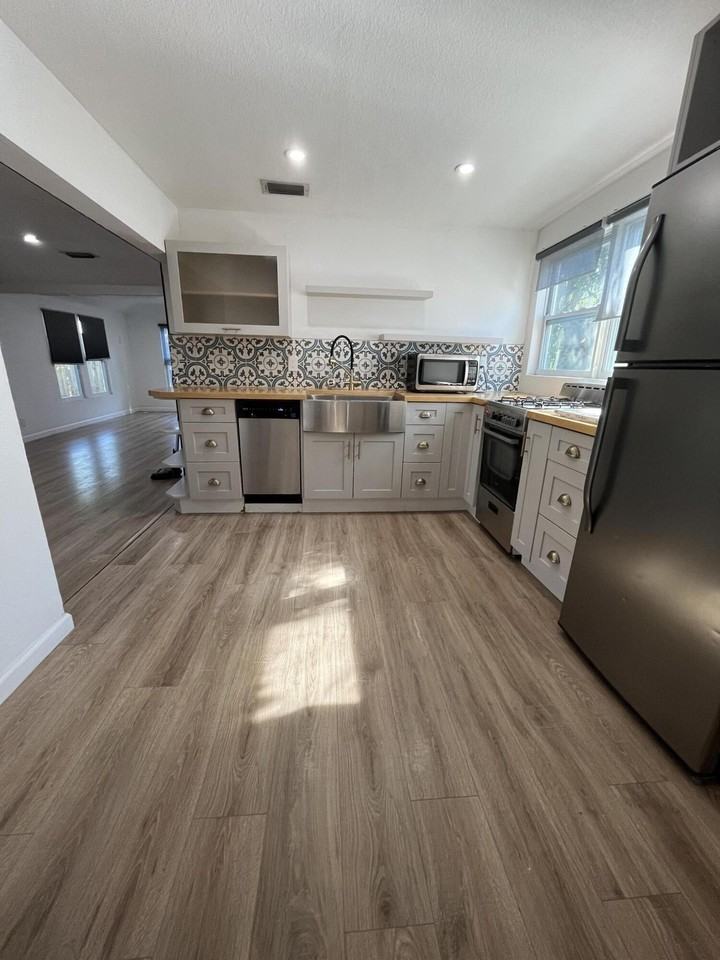 728 Talladega St - Photo 3 of 7