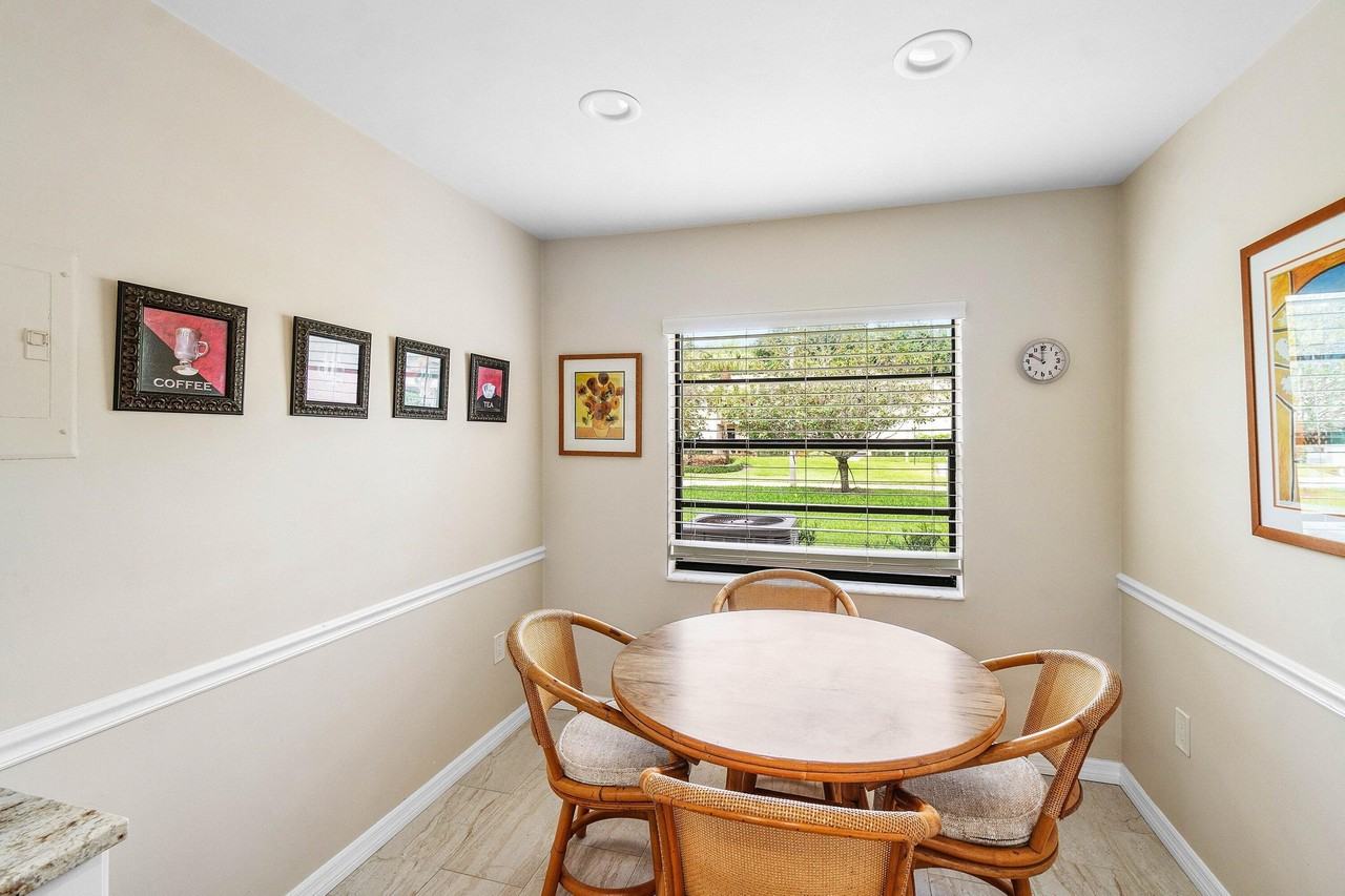 24 Stratford Dr E #E - Photo 5 of 50
