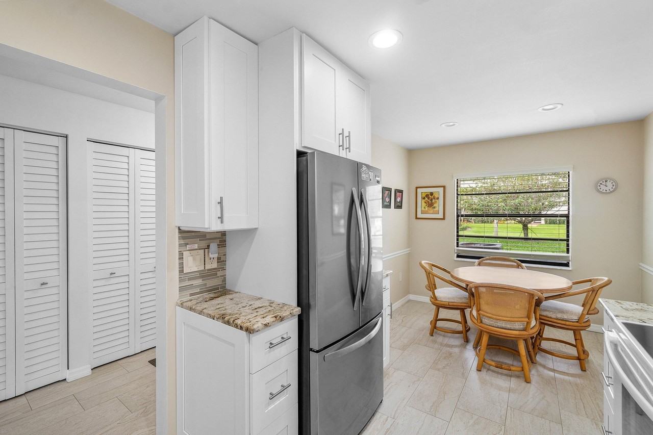 24 Stratford Dr E #E - Photo 6 of 50