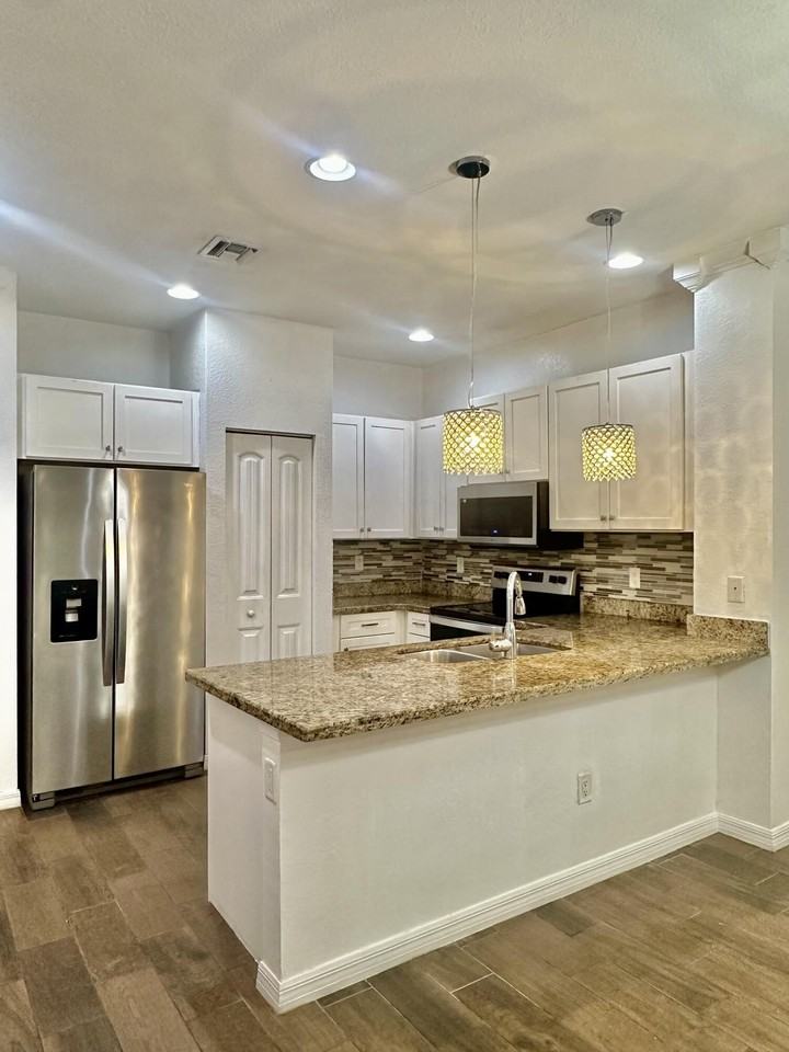 1132 Vermilion Dr - Photo 5 of 14